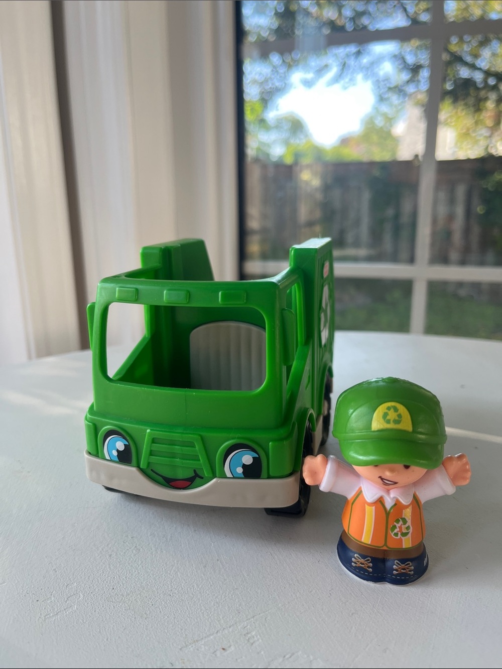 5/$25 💛Little People Green Recycling Truck and Figure Toy